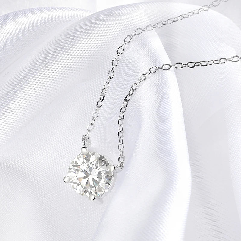 Eternal Glow Moissanite Halsband